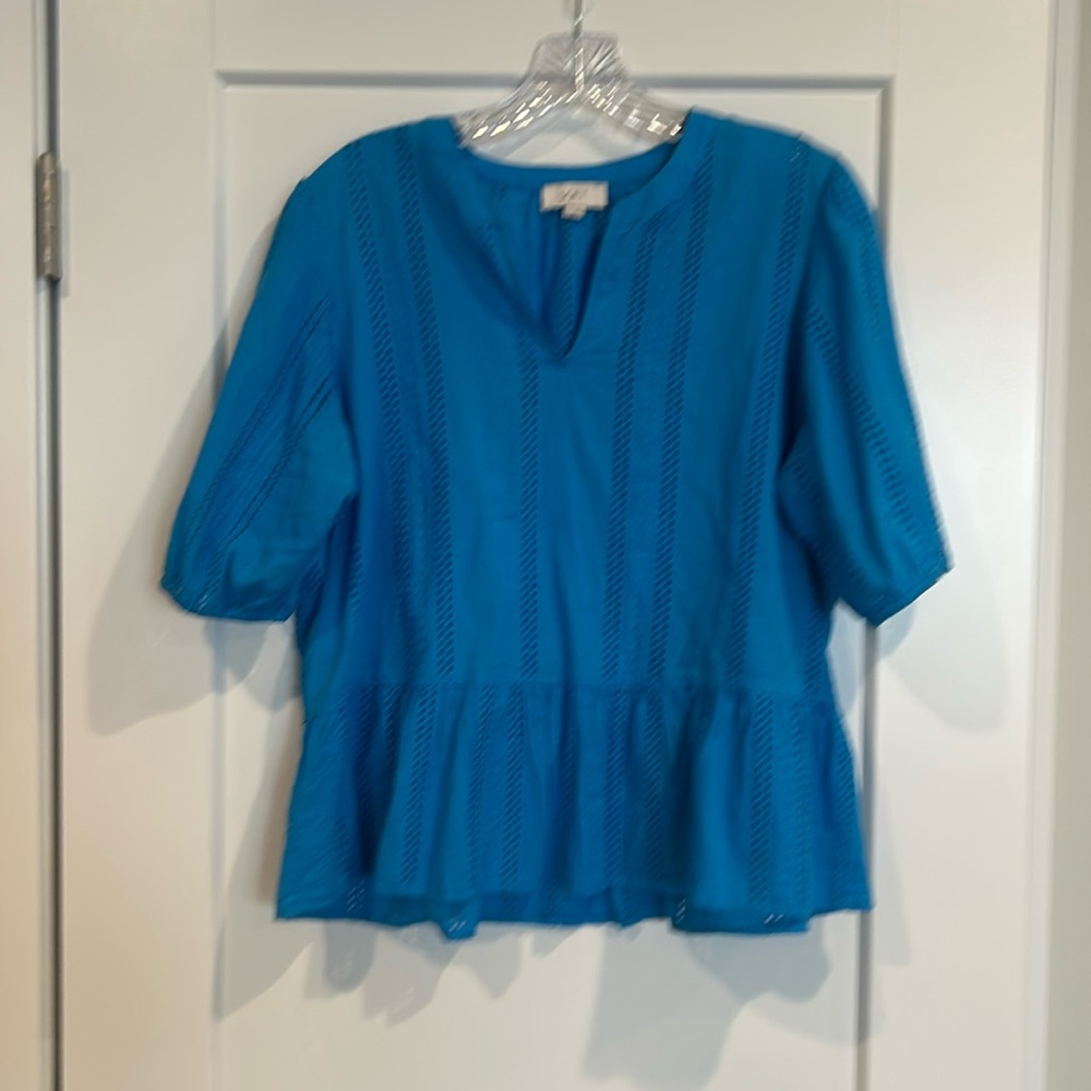 LOFT outlet blue short sleeve shirt. Size L.